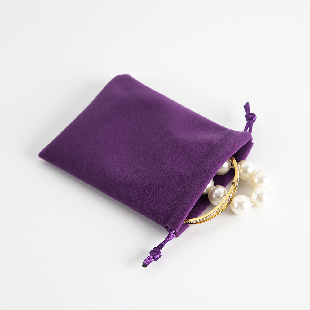 10 pochettes à cordon en velou - Body Jewelry Display avis et prix