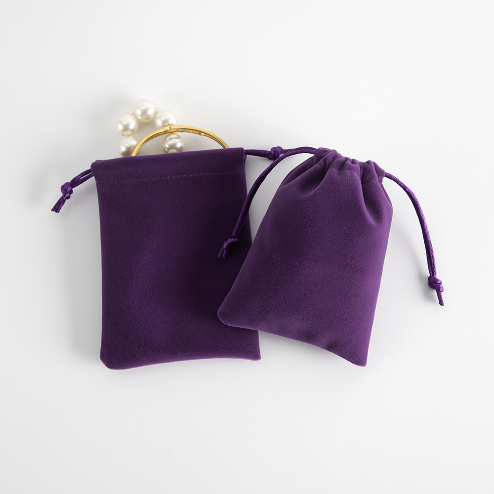 10 pochettes à cordon en velou - Body Jewelry Display avis et prix