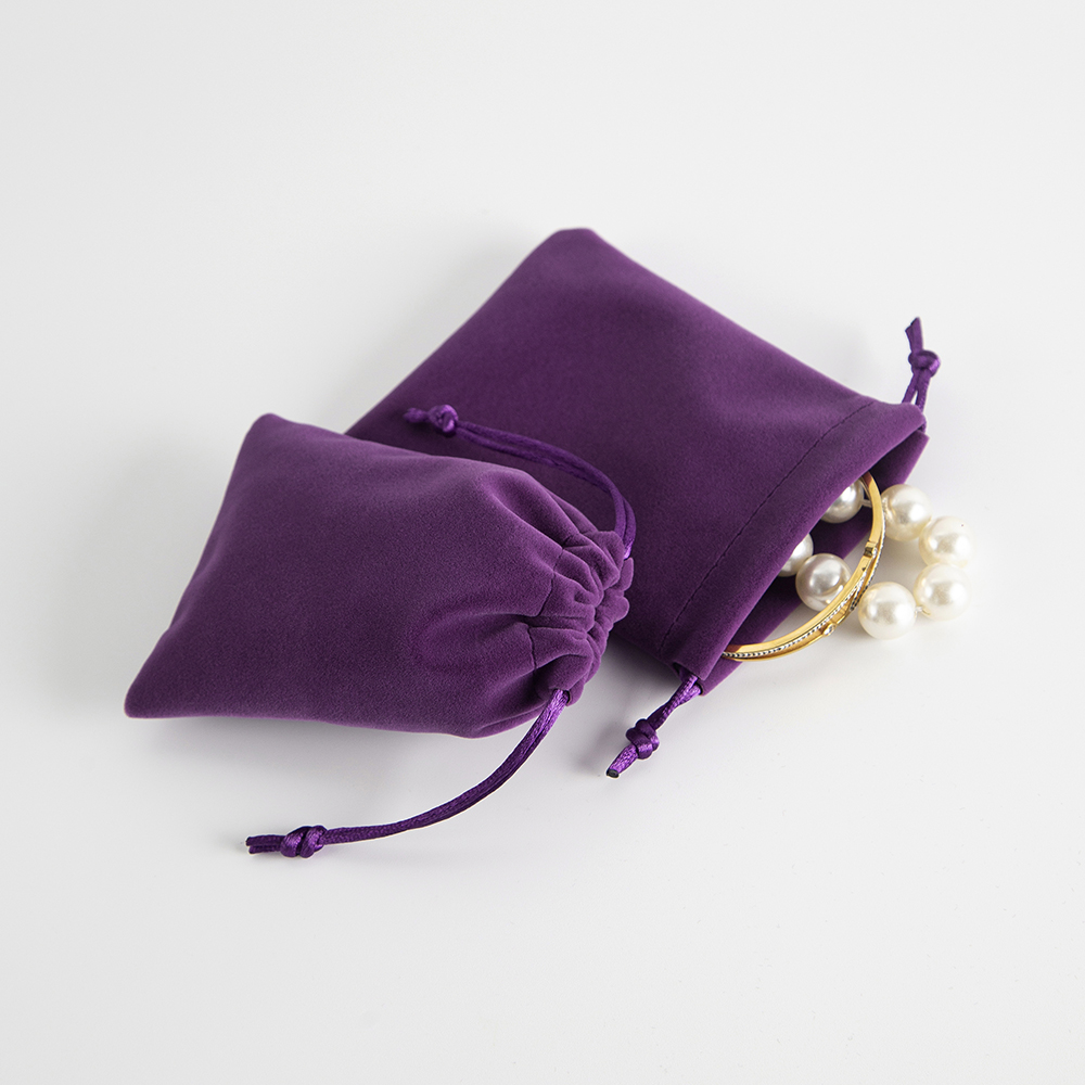 10 pochettes à cordon en velou - Body Jewelry Display avis et prix